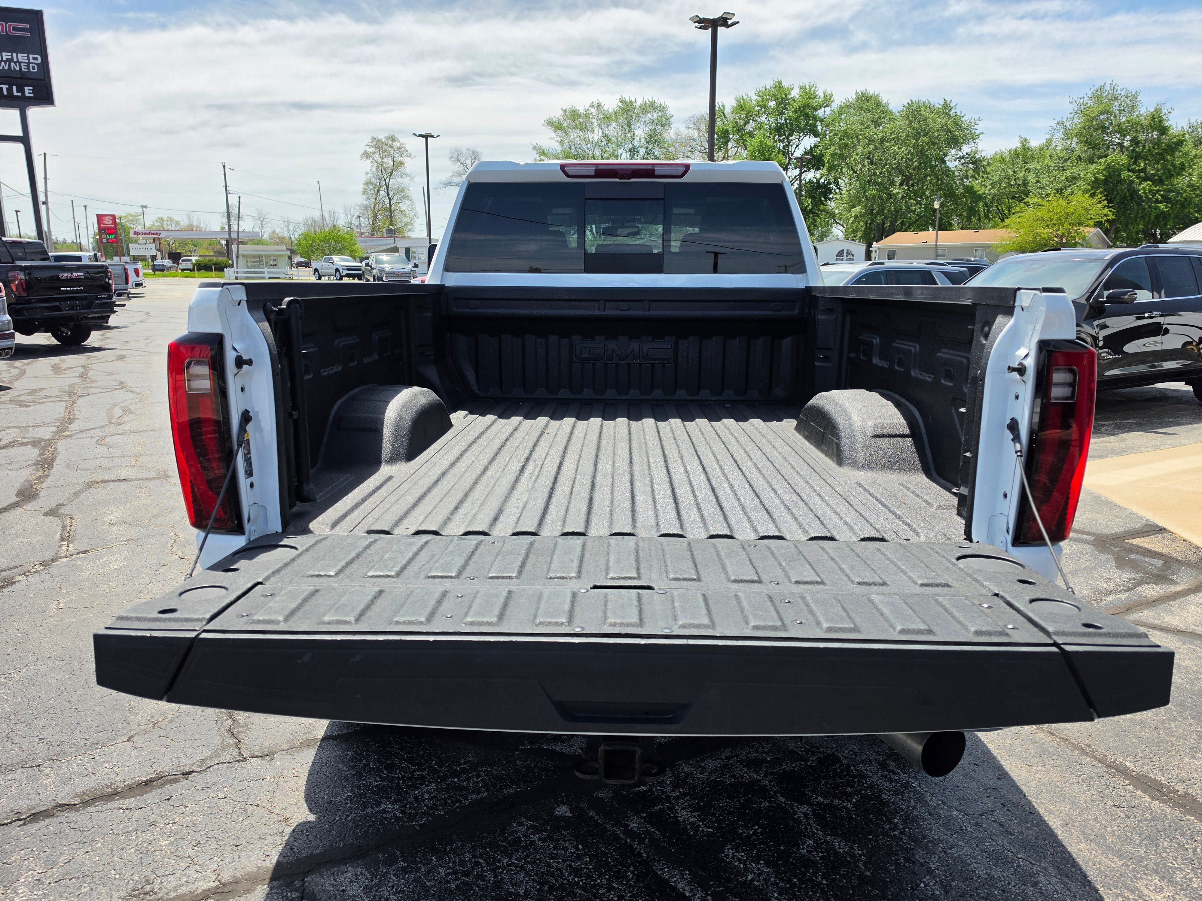 Used 2025 GMC Sierra 2500 SLT w/ SLT Premium Package AWD/4WD image 6