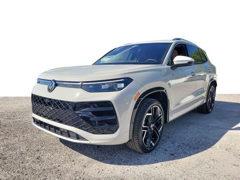 New 2026 Volkswagen Tiguan SEL R-Line AWD/4WD image 2