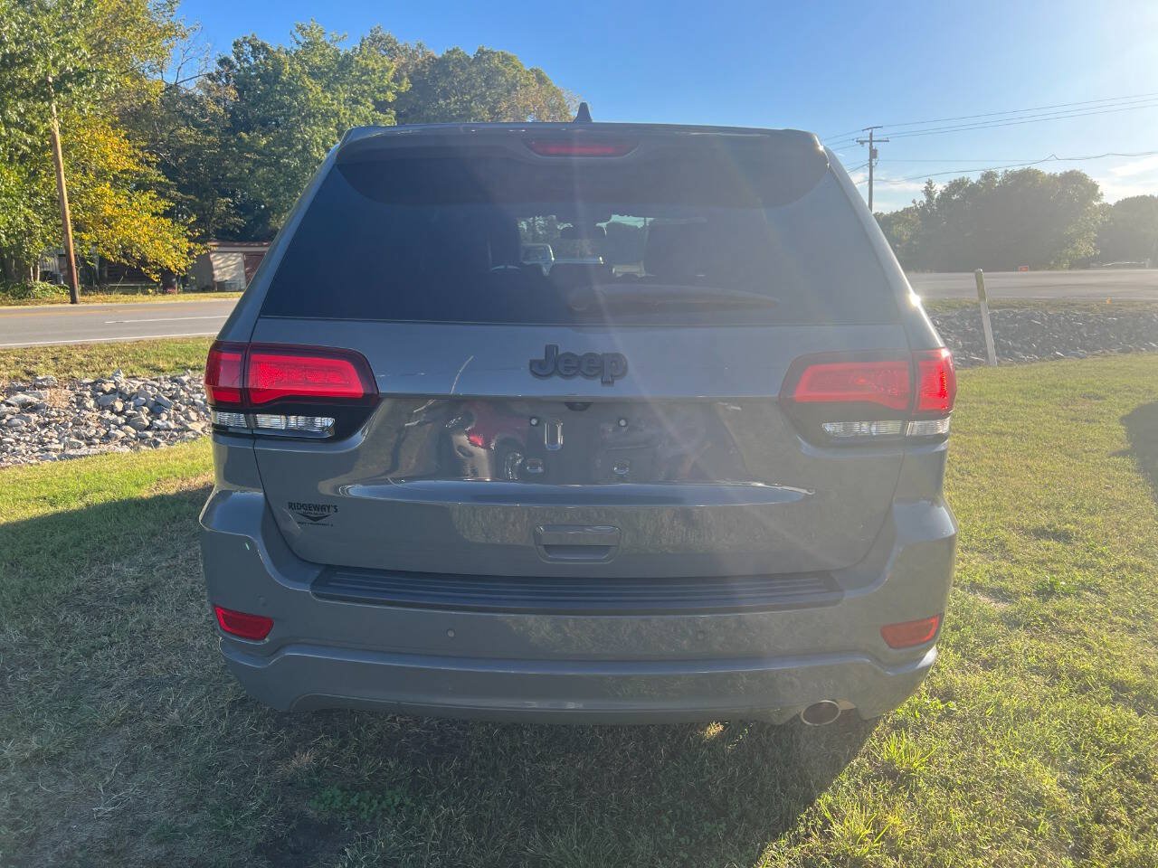 Used 2021 Jeep Grand Cherokee Laredo X RWD image 8
