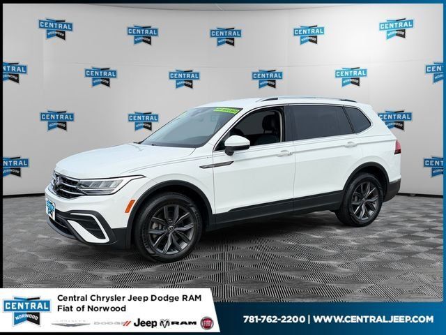 Used 2022 Volkswagen Tiguan SE FWD image 1