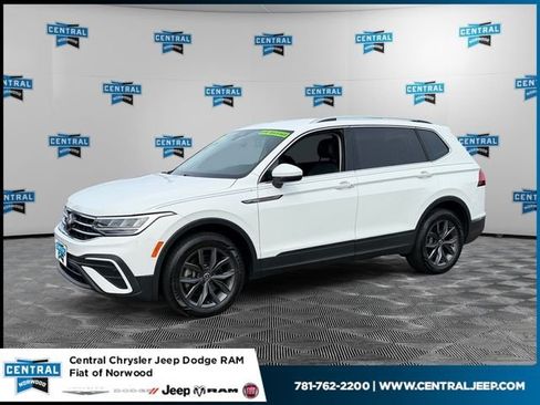 Used 2022 Volkswagen Tiguan SE FWD image 1