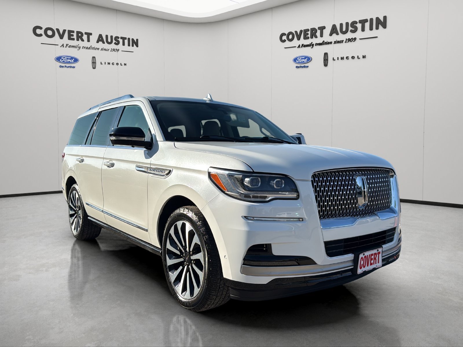 Used 2024 Lincoln Navigator Reserve AWD/4WD image 7