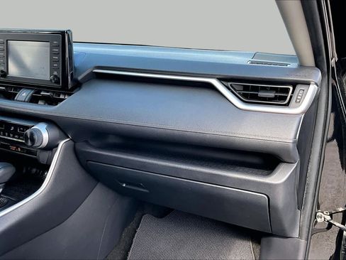 Used 2019 Toyota RAV4 LE w/ Carpet Mat Package FWD image 19