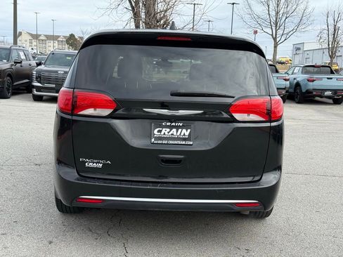 Used 2017 Chrysler Pacifica Touring Plus image 6