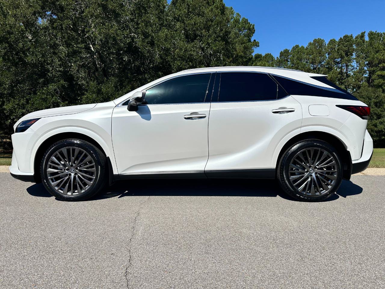 Used 2023 Lexus RX 350 FWD w/ Cold Area Package image 8