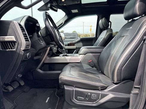 Used 2017 Ford F150 Platinum w/ Equipment Group 701A Luxury image 31