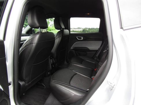 Used 2024 Jeep Compass Latitude AWD/4WD image 12