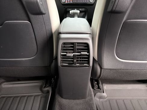 Used 2024 Kia Niro EX Touring FWD image 20
