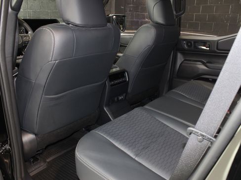 Used 2025 Toyota Land Cruiser image 33