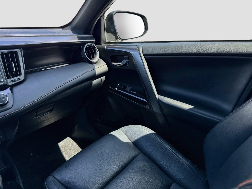 Used 2018 Toyota RAV4 SE w/ Power Extra Value Package FWD image 27
