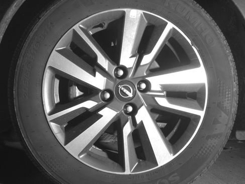 Used 2025 Nissan Versa SV image 12