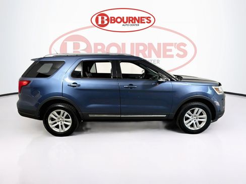 Used 2018 Ford Explorer XLT w/ Equipment Group 202A AWD/4WD image 11