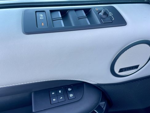 Certified 2025 Land Rover Discovery Metropolitan Edition AWD/4WD image 11