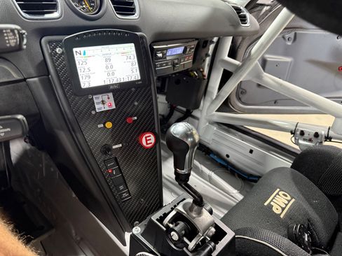 Used 2016 Porsche Cayman GT4 image 24