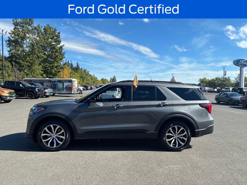 Certified 2025 Ford Explorer ST-Line AWD/4WD image 3