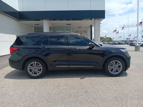 Used 2022 Ford Explorer XLT w/ Equipment Group 202A RWD image 7