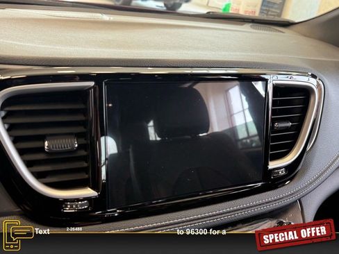 New 2026 Chrysler Pacifica Select image 13