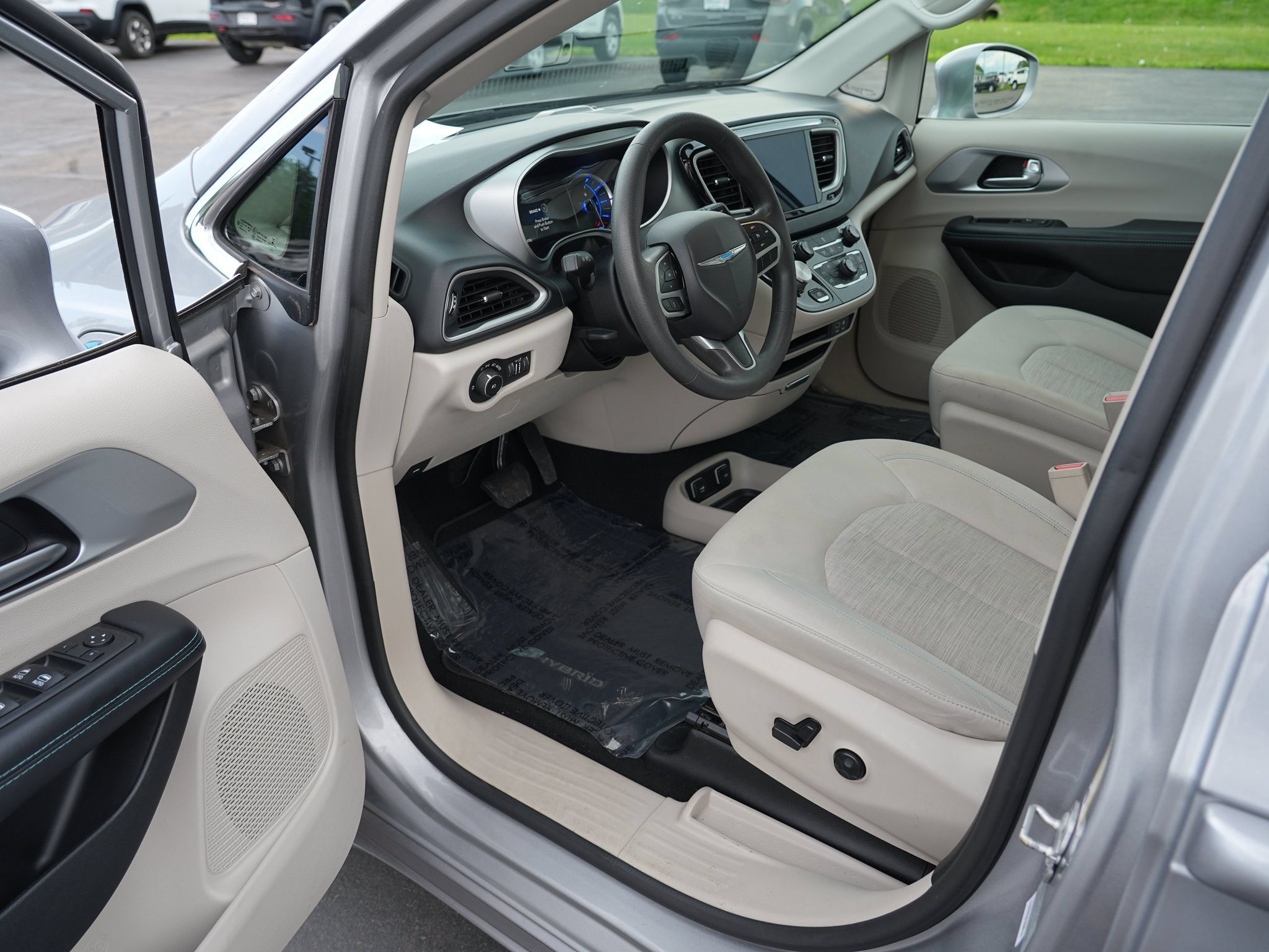 Used 2017 Chrysler Pacifica Touring Plus FWD image 14