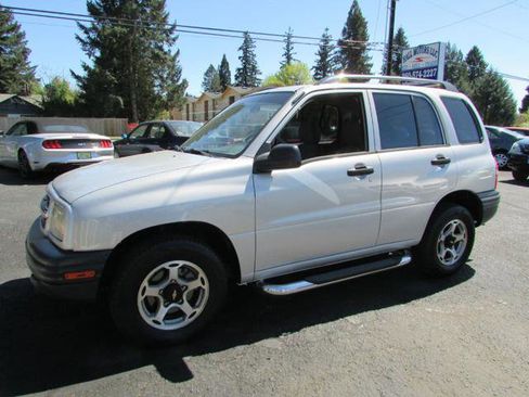 Used 2001 Chevrolet Tracker 4WD w/ Preferred Equipment Group image 1