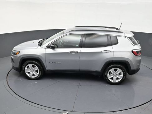 Used 2022 Jeep Compass Latitude FWD image 14