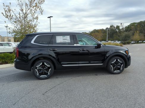 New 2025 Kia Telluride S image 9
