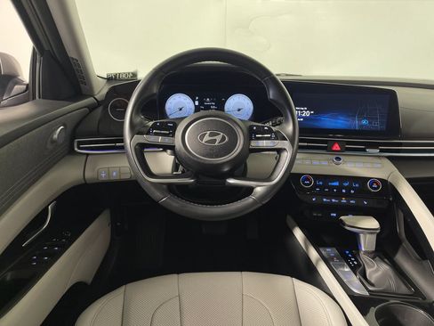 Certified 2024 Hyundai Elantra Limited FWD image 15