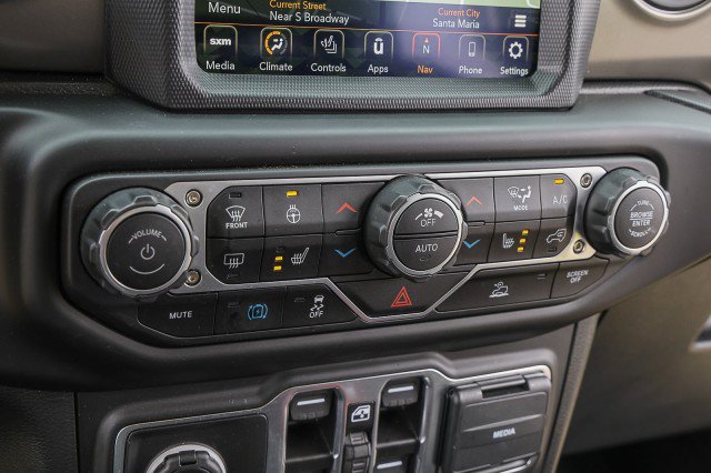 Used 2023 Jeep Wrangler Unlimited w/ Cold Weather Group AWD/4WD image 19
