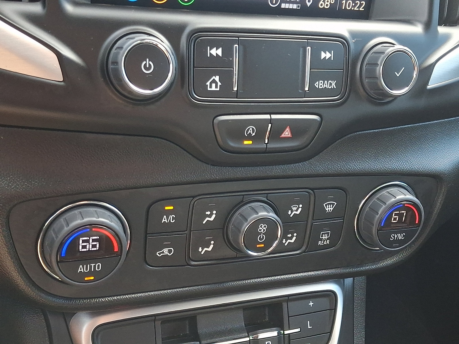 Used 2024 GMC Terrain SLT AWD/4WD image 16