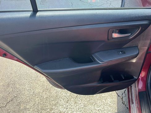 Used 2015 Toyota Camry SE image 21
