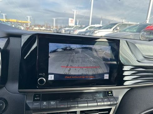 Used 2025 Toyota Camry LE image 11