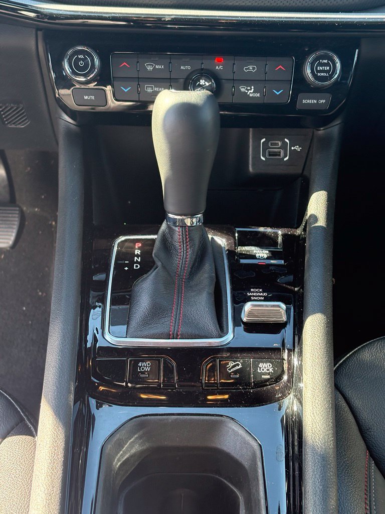 Used 2025 Jeep Compass Trailhawk AWD/4WD image 21