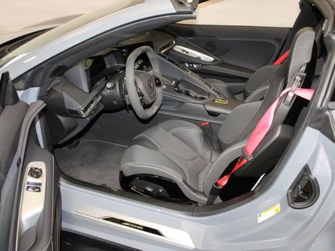 Used 2025 Chevrolet Corvette Z06 RWD image 10