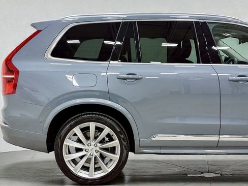Used 2023 Volvo XC90 B6 Plus image 11