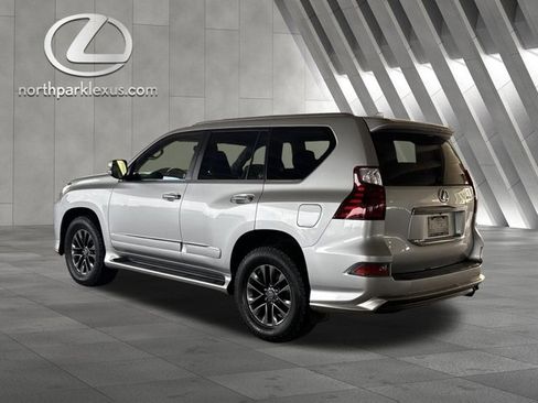 Used 2017 Lexus GX 460 Premium AWD/4WD image 2