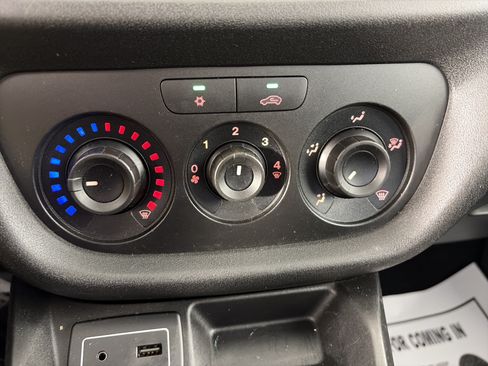 Used 2016 RAM ProMaster City Tradesman FWD image 21