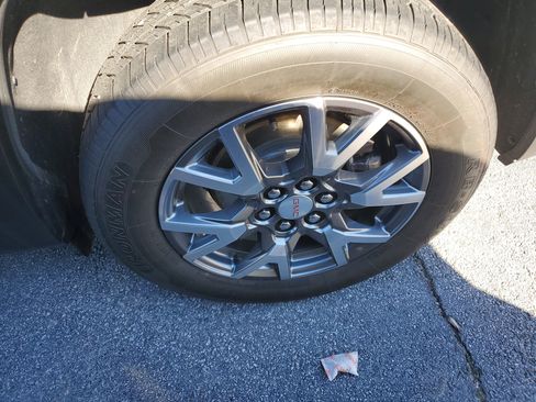 Used 2023 GMC Acadia SLT image 9