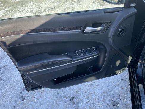 Used 2019 Chrysler 300 Limited image 11