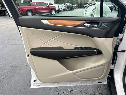 Used 2018 Lincoln MKC Select w/ Select Plus Package image 11