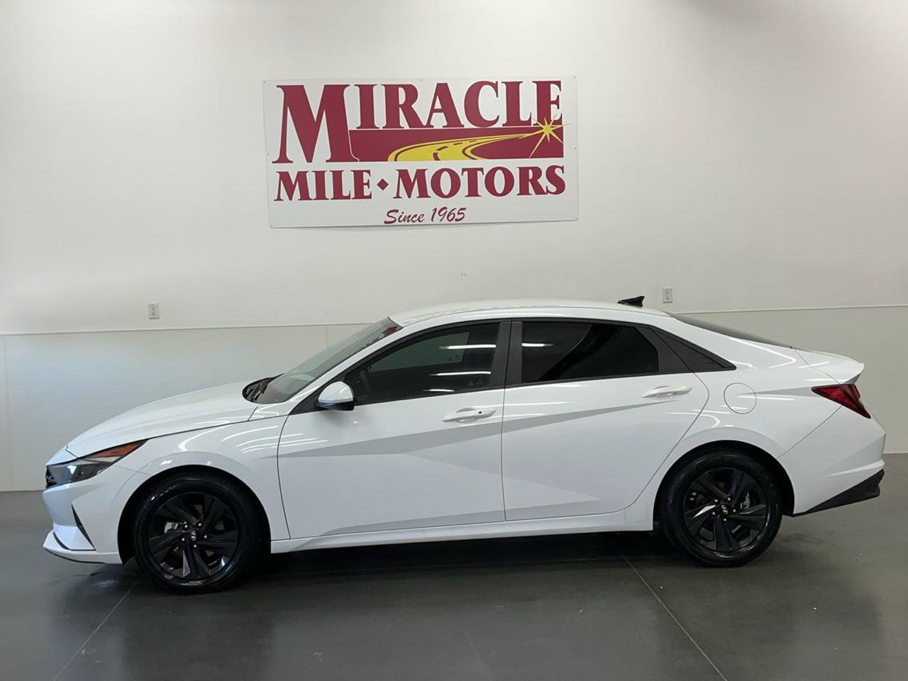 Used 2021 Hyundai Elantra SEL FWD image 2