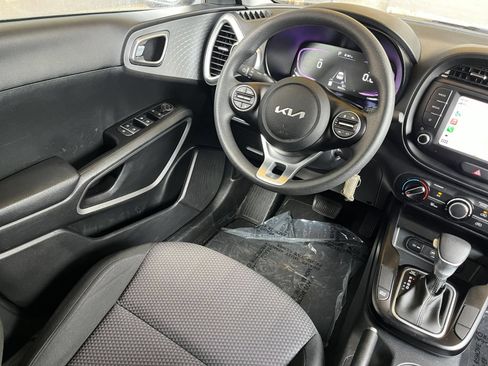 Used 2025 Kia Soul LX w/ LX Technology Package FWD image 38