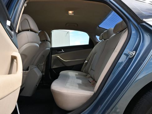 Used 2017 Hyundai Sonata SE w/ Winter Weather Package FWD image 18