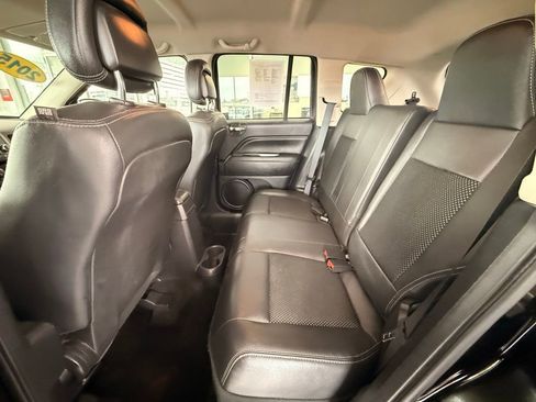 Used 2015 Jeep Compass Latitude image 16