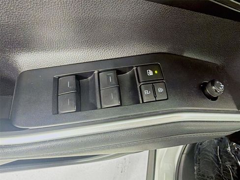 Used 2023 Toyota Highlander L image 8