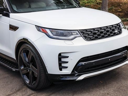 Used 2023 Land Rover Discovery HSE R-Dynamic AWD/4WD image 9