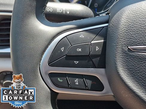 Used 2024 Chrysler Pacifica Touring-L FWD image 21