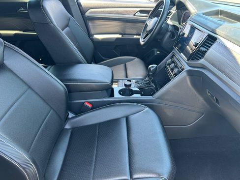 Certified 2023 Volkswagen Atlas Cross Sport SE w/ Black Wheel Package AWD/4WD image 18