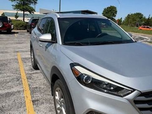 Used 2017 Hyundai Tucson SE Plus FWD image 2