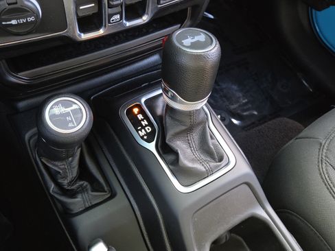 Used 2021 Jeep Wrangler Unlimited Sport AWD/4WD image 31
