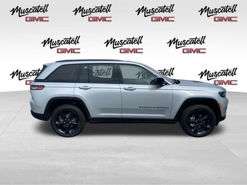 Used 2024 Jeep Grand Cherokee Limited w/ Black Appearance Package AWD/4WD image 3