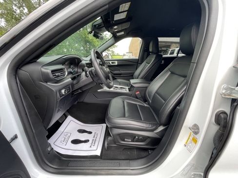 Used 2020 Ford Explorer XLT w/ Equipment Group 202A AWD/4WD image 11